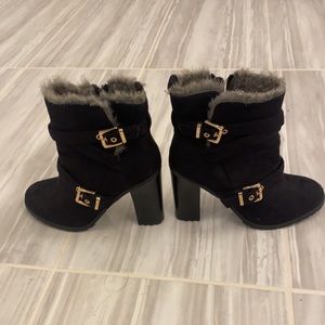 NWOT - JustFab Vanda Black Suede Booties with faux fur lining!! Super cute SZ 7